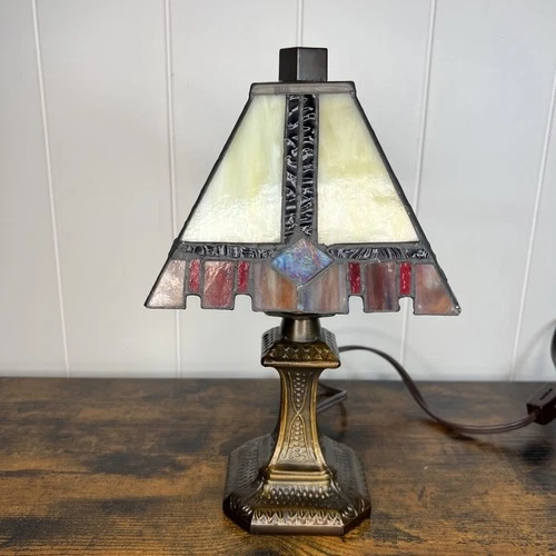 VTG Tiffany/Mission-Style Stained Glass Castle  Cut Electric Table Lamp 11” Tall