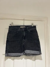 Levi’s 721 Black High Rise Skinny Denim Shorts, Roll Up Bottoms. Ladies Size 26w
