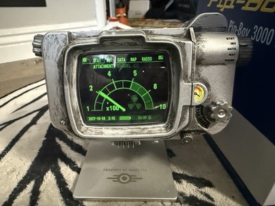 Fallout Vault-Tec Pip-Boy 3000 Mk V & Vault Boy Charisma Bobblehead & Pin 76 4