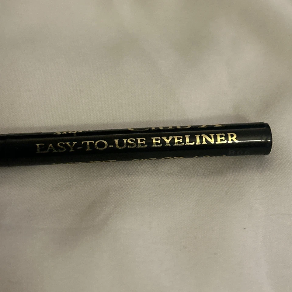 SIGNATURE CLUB A EASY TO USE EYELINER PENCIL New See Pictures - Image 3 of 4