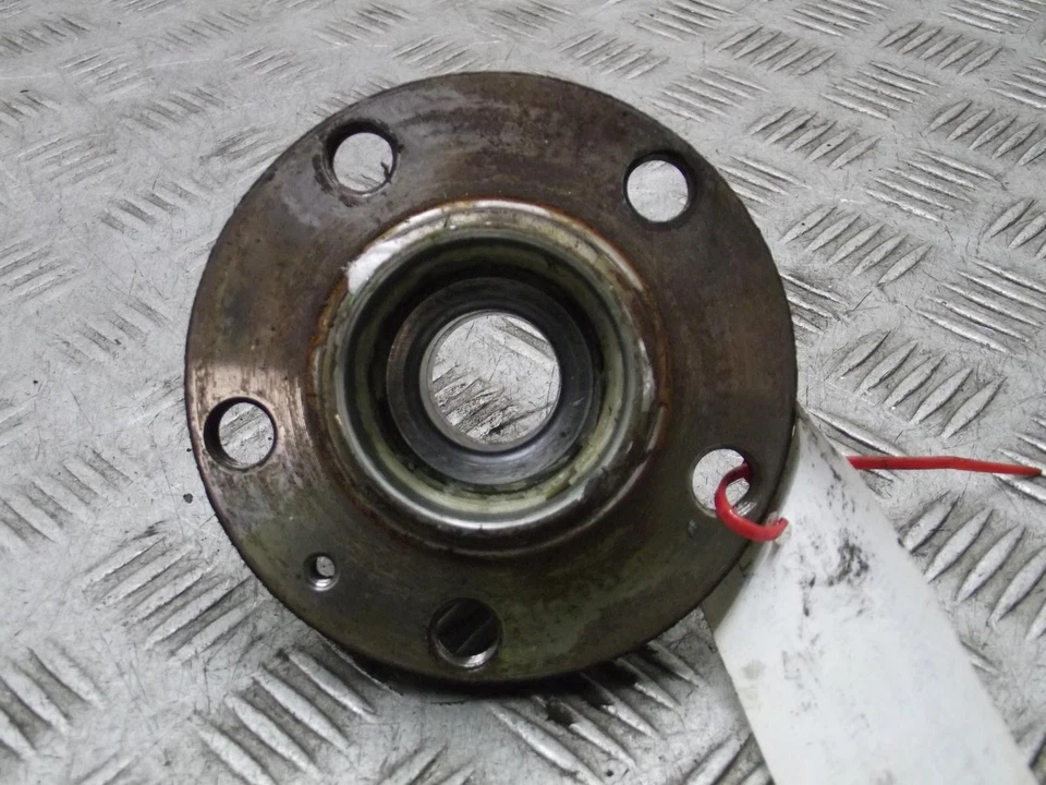 Volkswagen Polo Left Passenger N/S Rear Hub/Stub & Abs Mk5 1.2 Diesel 2009-2018N - Image 3 of 4