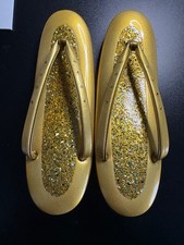 Golden Kimono Slippers: Zohri