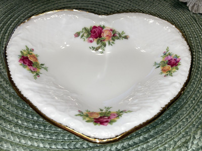 Royal Albert Old Country Roses Heart Trinket Dish Bone China England Vintage