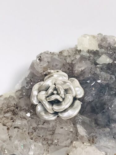 Vintage sterling Silver 925 puffy flower pendant