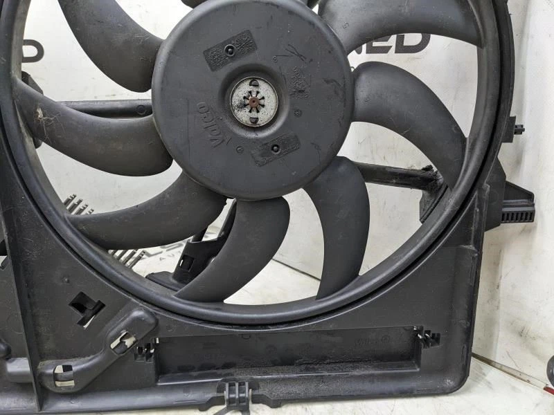 Conjunto de motor ventilador de refrigeración radiador Audi Q5 2009-2017 3,2 L 8K0-121-003-M OEM Foto 2 de 4