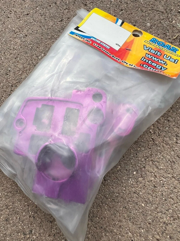 NOS Integy #INT-T7015P HPI Savage Purple Aluminum Gearbox Bracket (F/R) Upgrade - Image 3 of 3