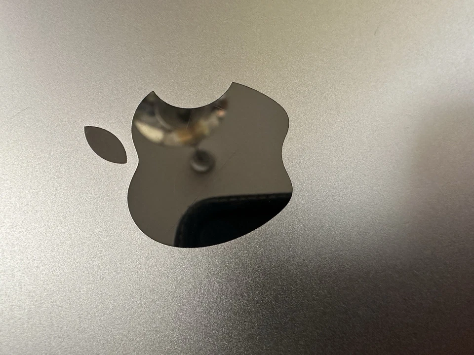 Apple Macbook Pro 15 Inch, 2016, Quad Core i7 2.9GHz 16GB 1TB SSD with touch bar - Image 3 of 4