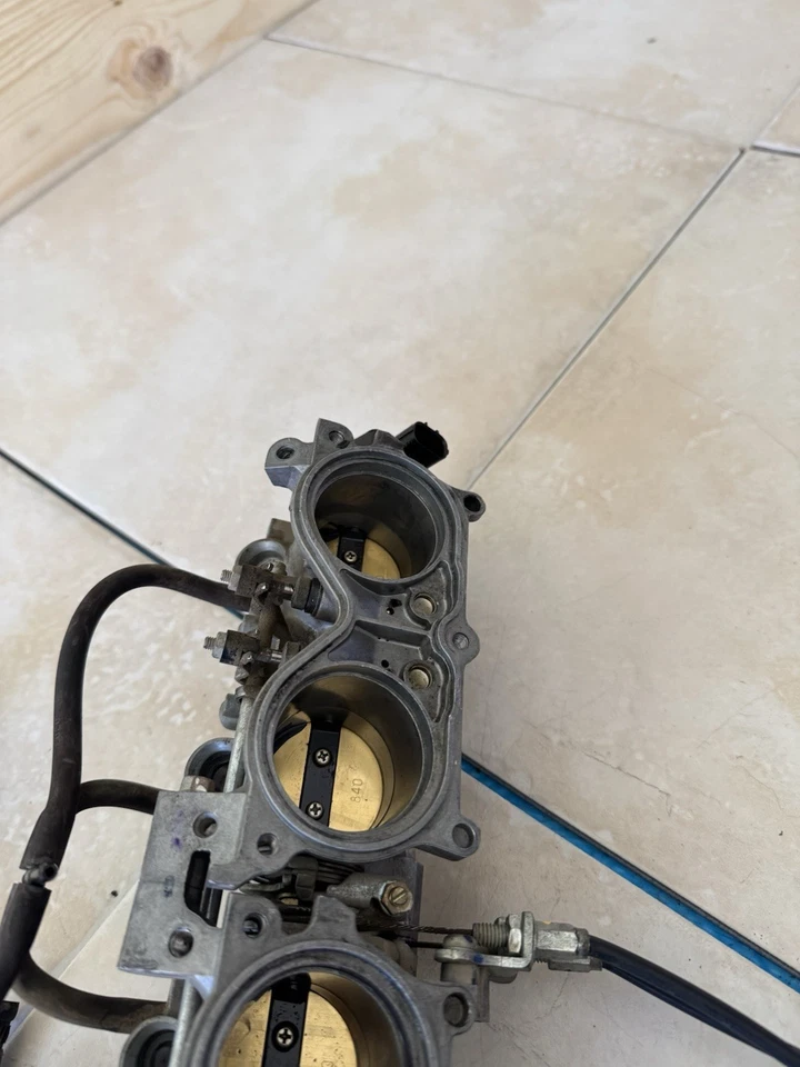 Injetores de combustível Tps corpo do acelerador Honda CBR600RR 2003-2004 - Imagem 2 de 4