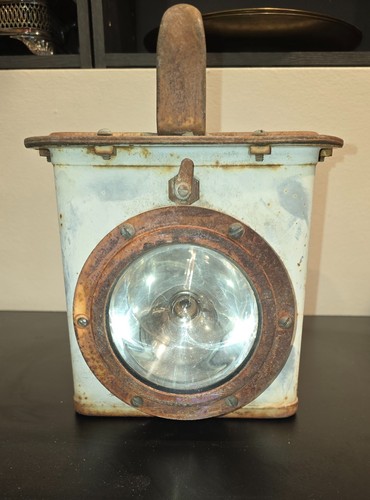 Pre-owned WWII NAVY SHIP BATTERY LANTERN 5293-L-5 TYPE J-I DELTA ELECTRIC USA