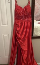 Hii, I'm selling this prom dress. Size:12 Price:$110
