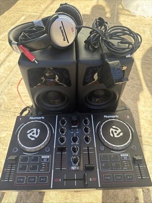 Numark Party Mix DJ Controller 2 Kanal Decks Mixer M-Audio Av32 Dj Setup Bundle
