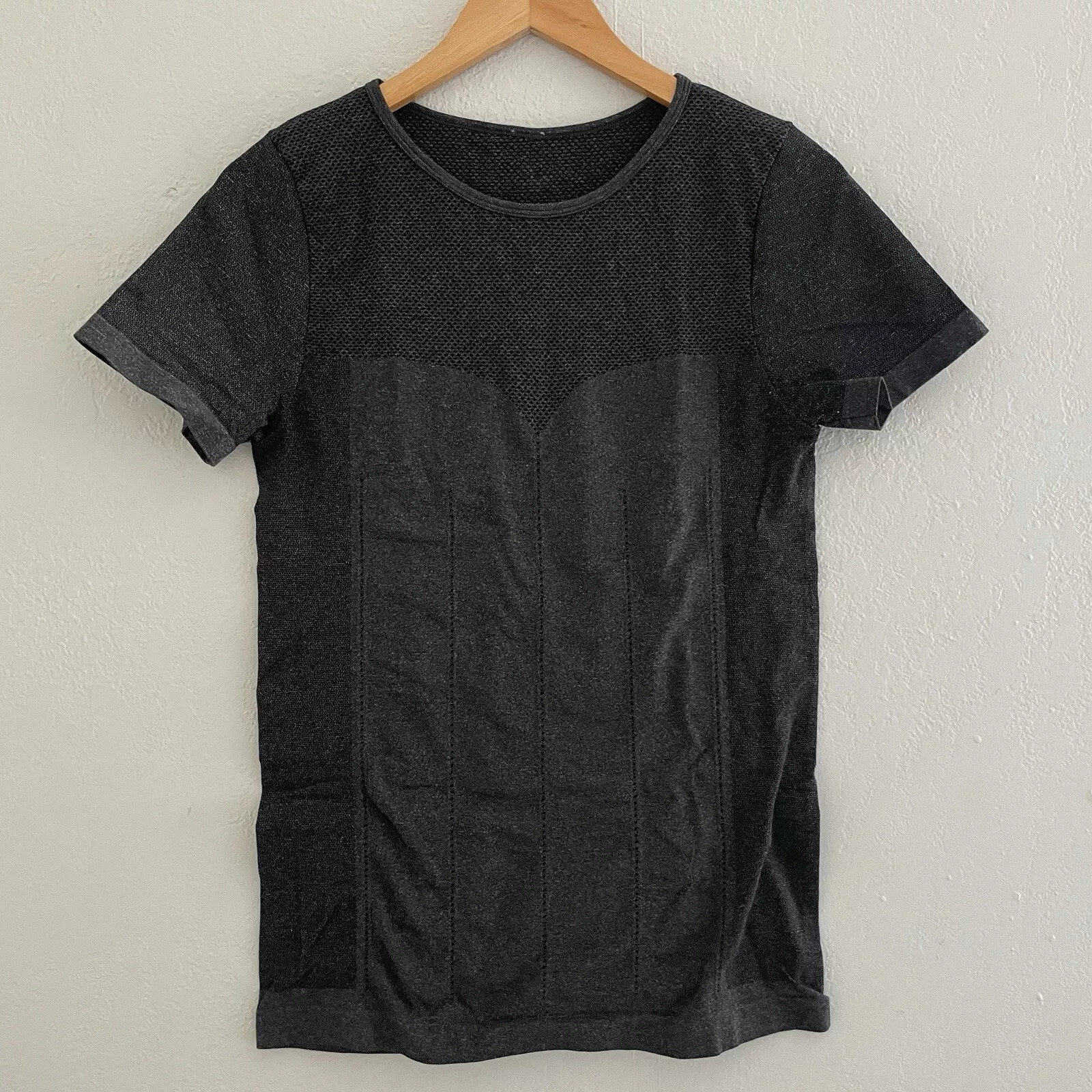 fabletics delta seamless short sleeve textured shirt