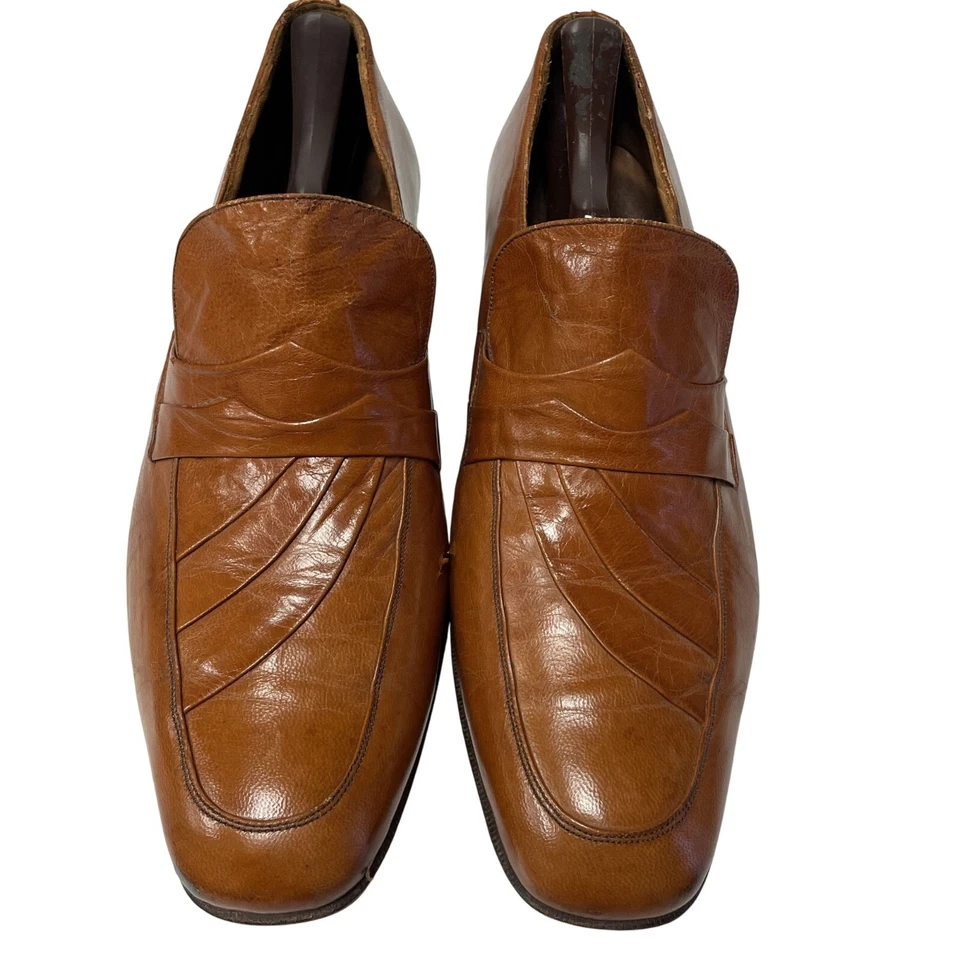 Vtg 60s Volare Carlo Leoni CognacLeather MoD LoGo SWANKY Shoes GOLD FEVER Loafer - Image 3 of 4