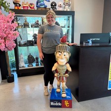 Pre-Owned Rare 4ft USC Trojan Modelo Bobblehead Statue 2025 Collectors Edition