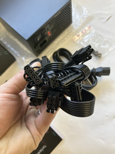 Apevia Essence ATX Gaming Power Supply: Semi-Modular - 120mm RGB Fan - 700W - Afbeelding 10 van 15
