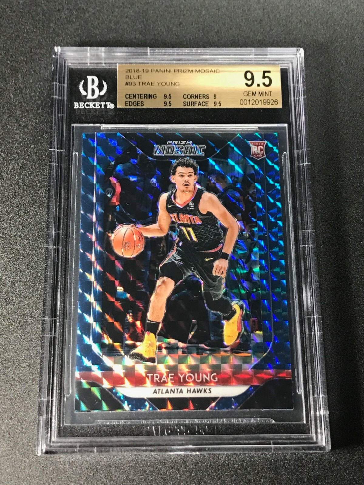 TRAE YOUNG 2018 PANINI PRIZM #93 MOSAIC BLUE REFRACTOR ROOKIE RC BGS 9.5 HAWKS