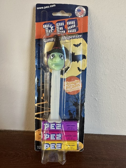 Pez Halloween Witch 2010! Original Carded Pkg! glows in the dark! Bats on Stem! Pez Halloween Witch 2010! Original Carded Pkg! glows in the dark! Bats on Stem!