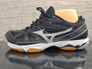 mizuno wave hurricane 2