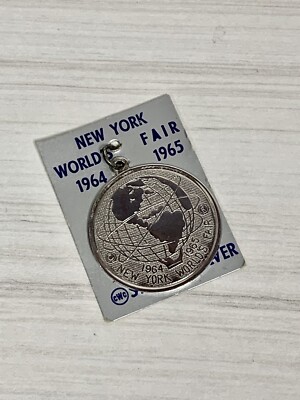 Vintage NEW YORK WORLDS FAIR 1964-1965 Sterling Silver CHARM ON ORIGINAL CARD