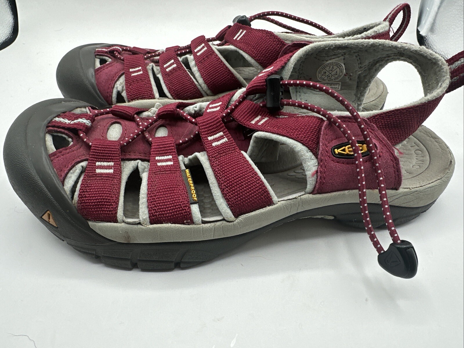 SANDALI Keen donna Newport taglia 7 5M impermeabili sportivi sportivi rossi usati in ottime condizioni
