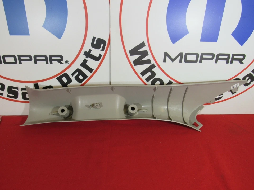 Manija de agarre del panel de ajuste del pilar A del lado del pasajero Dodge RAM NUEVO OEM MOPAR Foto 3 de 4