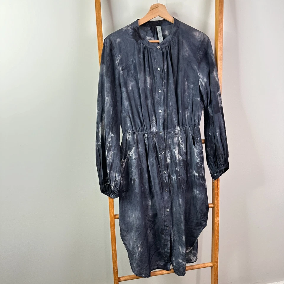 Vestido para mujer Raquel Allegra gris tie dye manga larga abotonada mezcla de algodón Foto 2 de 4