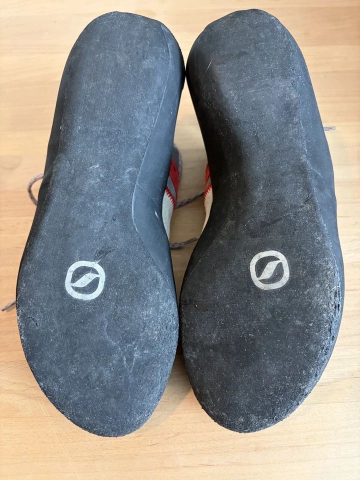 Scarpa Instinct Climbing Shoes Size 41.5. Lightly Used. Good Condition. - Imagem 2 de 4