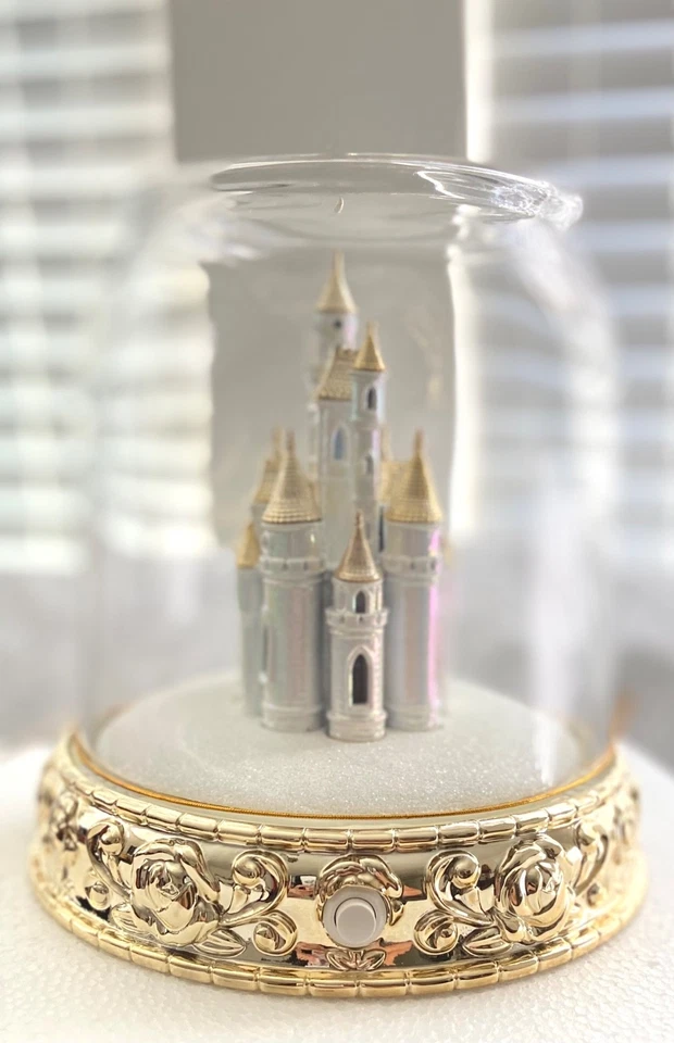 Bath & Body Works Disney Princesa Lite-Up Castillo Cloche Pedestal con 3 Mechas Vela Foto 3 de 4