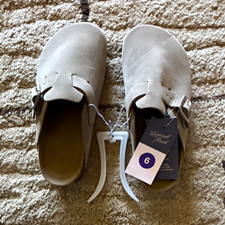 Universal Thread Women s Beige Faux Leather Slip-On Clogs Round Toe Size 6