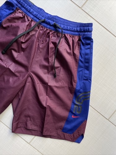 NWT Nike Swoosh Kyrie Men's Basketball Shorts Size M BV9292-681 Maroon Blue Nba - 第 1/6 張圖片