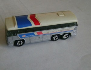 tomica greyhound bus