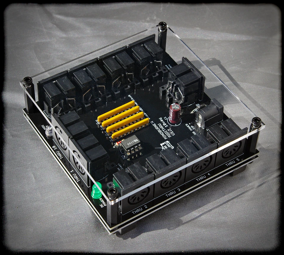 MINDBURNER MIDI 10 way MIDI Thru box Splitter for synthesizers - Image 2 of 4