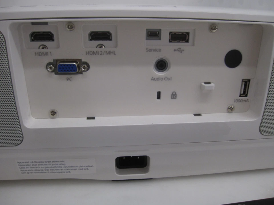 Epson EH-TW6700 Projektor Full HD 3000 Lumen 70.000:1 Kontrast 3D 1,6x - Bild 2 von 4