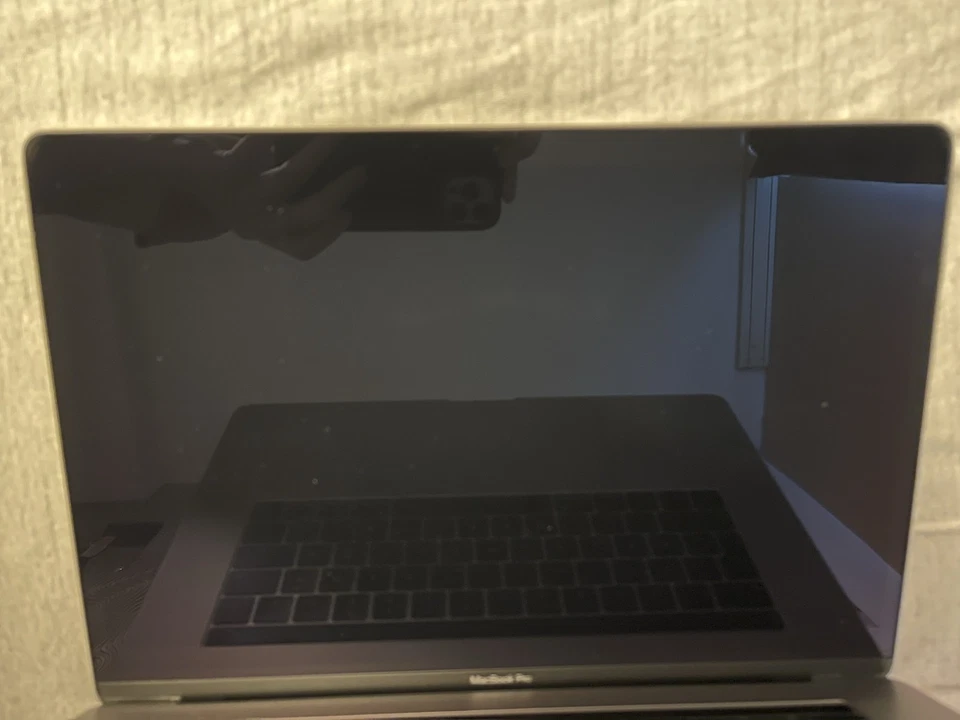 Apple MacBook Pro 15" 2018 · i7 · 16GB · 256GB, Foto 3 von 5