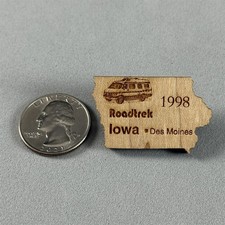 Vintage 1998 Roadtrek Des Moines Iowa FMCA Wood State Shaped Pin Pinback #57565