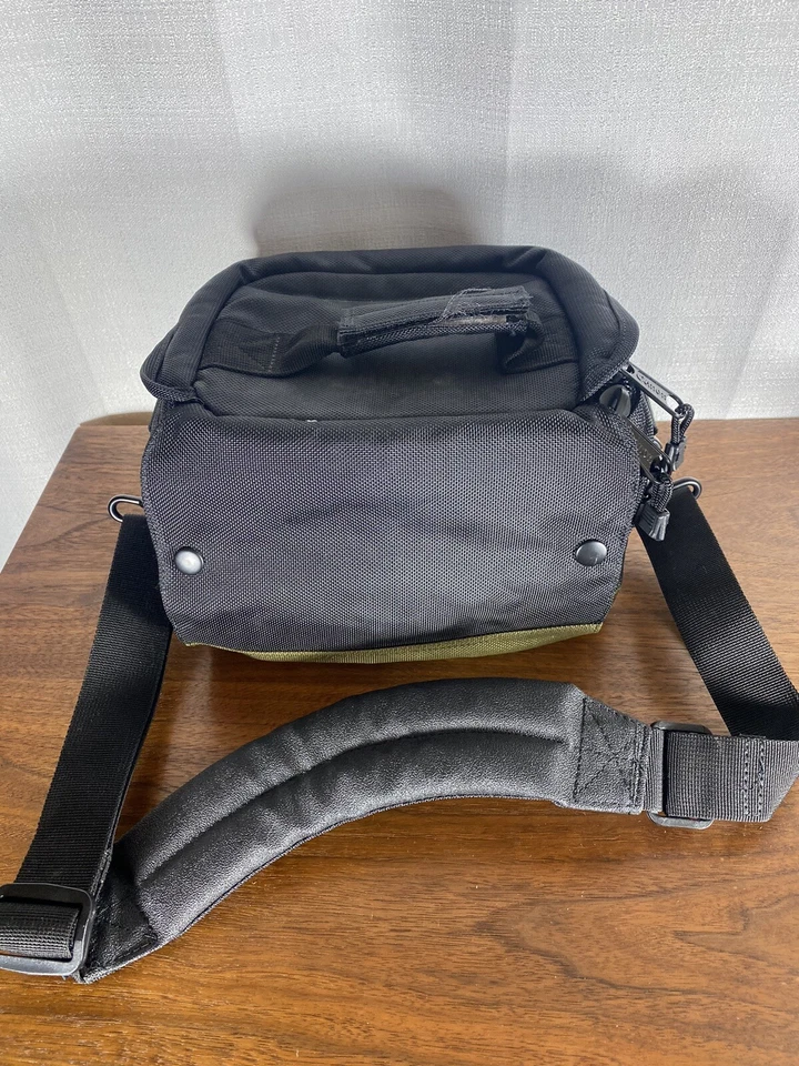 Bolso para gadget para cámara Canon 100 EG correa para el hombro y cinturón negro verde oliva Foto 4 de 4