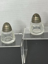 Vintage Unbranded Individual Shakers Flaw