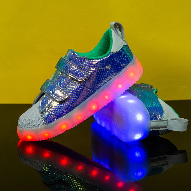 Tenis brillantes para niños Zapatos con luz LED Tenis intermitentes USB para niños pequeños Foto 3 de 4