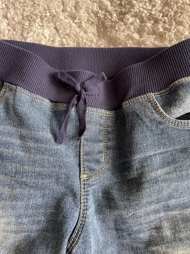 Arizona girls sz. 16 R Longer Style)denim jean shorts. Classic Pair, Comfortable - Picture 6 of 8