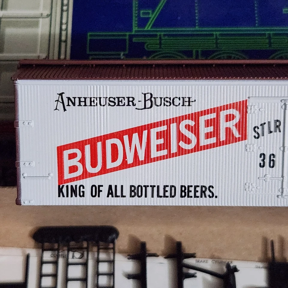 Roundhouse HO Scale Budweiser Beer Billboard Reefer Unbuilt Model Train Kit NEW - Image 2 of 4