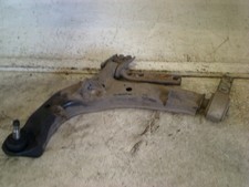 Triangle de suspension Nissan PRIMERA