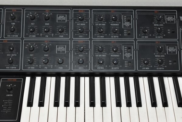 YAMAHA CS-15 シンセサイザー s-l1200.jpg