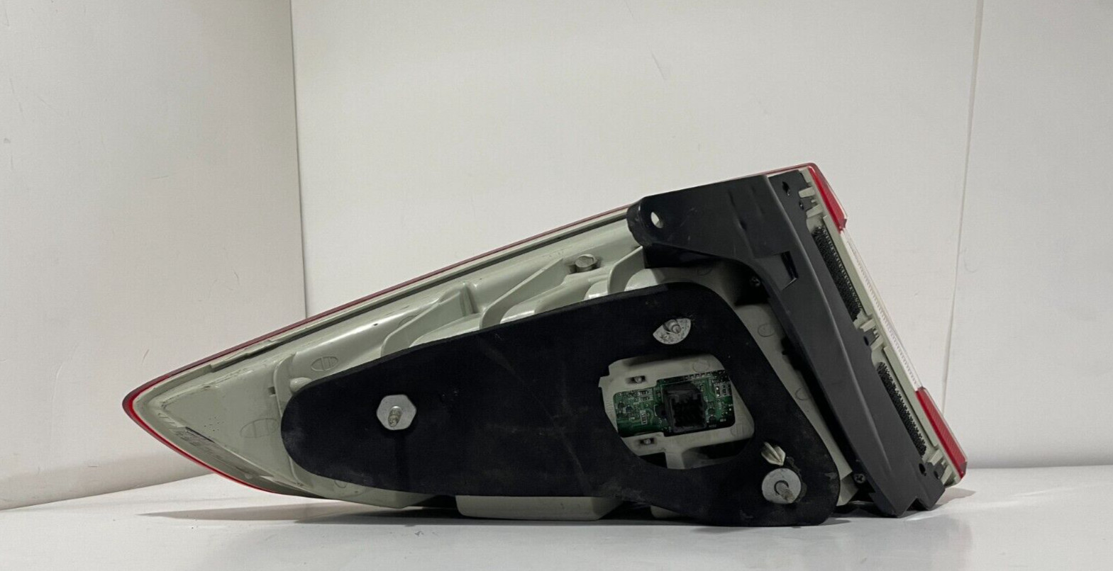 2008-2012 MASERATI GRANTURISMO M145 REAR OUTER RIGHT TAIL LIGHT LAMP 234380 OEM