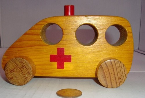 UNIQUE VINTAGE WOODEN BLOCK TOY AMBULANCE - Picture 2 of 3
