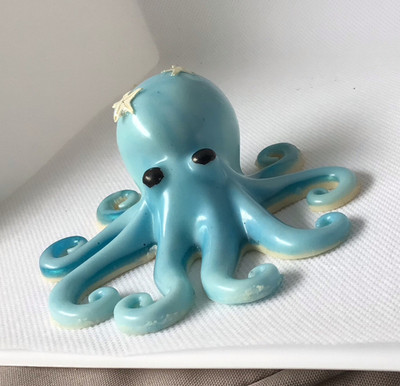 Blue & Cream Octopus Resin Figurine 2 in Glossy Freestanding Sea Life Decor