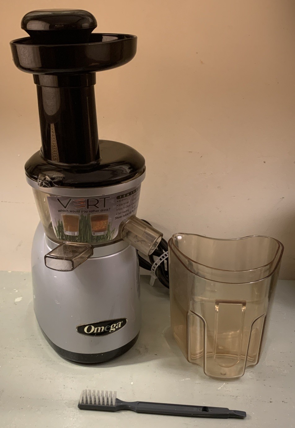 Omega VRT350 Heavy Duty 150W Masticating Juice Extractor Juicer Works