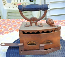 FERRO DA STIRO IN rame con support in FERRO MANICO LEGNO A CARBONE PRIMI '900.