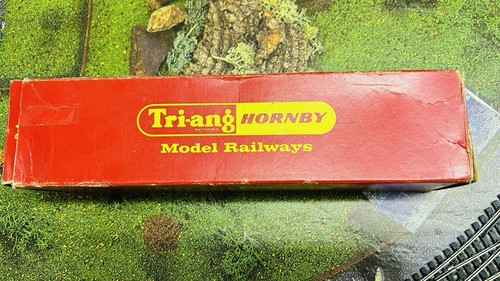 Triang/Hornby R357 Diesel Electric Locomotive A1A-A1A BR Green - Picture 8 of 9