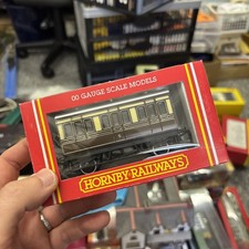 Hornby R446 GWR 4 Wheel Coach