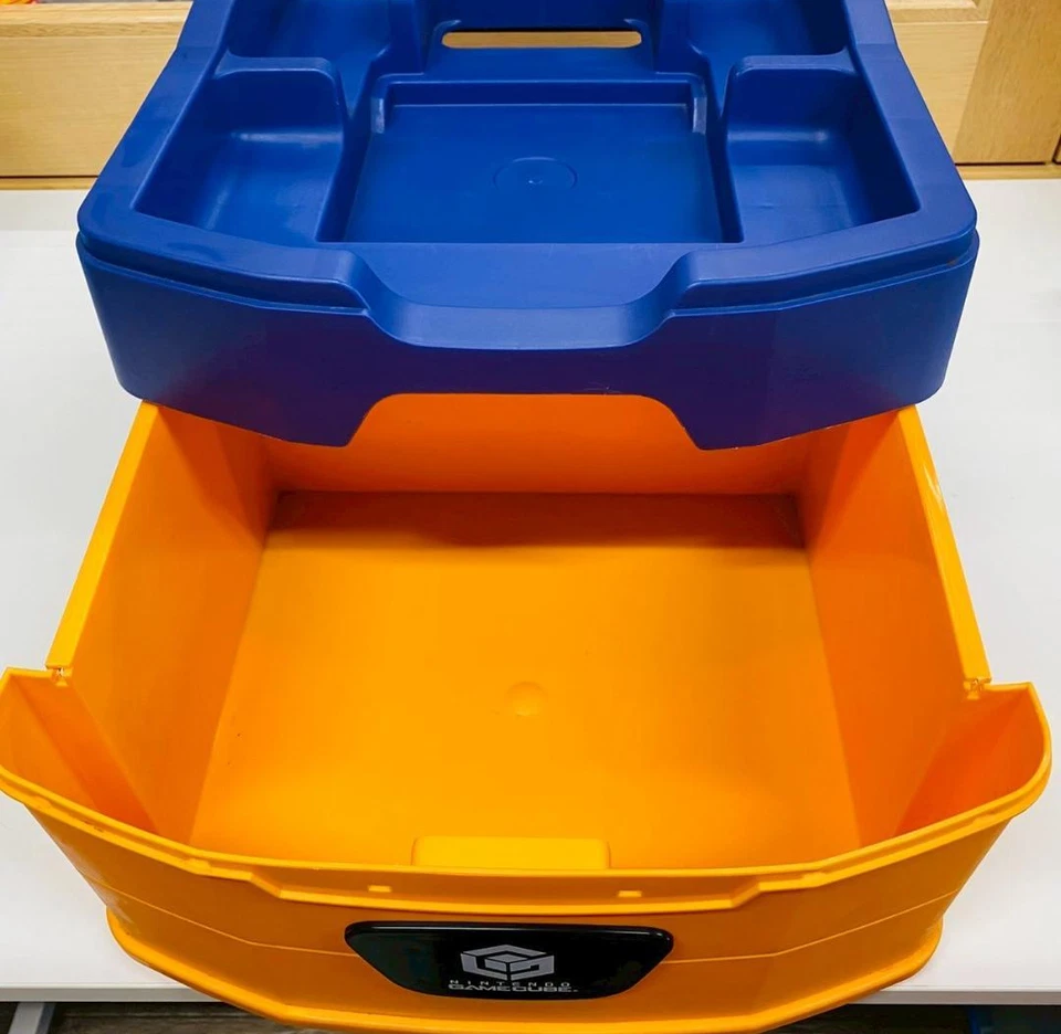 Cofre de almacenamiento oficial Nintendo GameCube - azul/amarillo artículo de coleccionista raro Foto 2 de 4